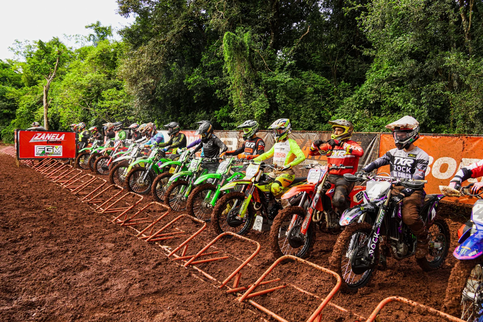 Imagem Pista molhada e muita emoção marcaram o domingo da 2ª etapa do Gaúcho de Motocross em Horizontina