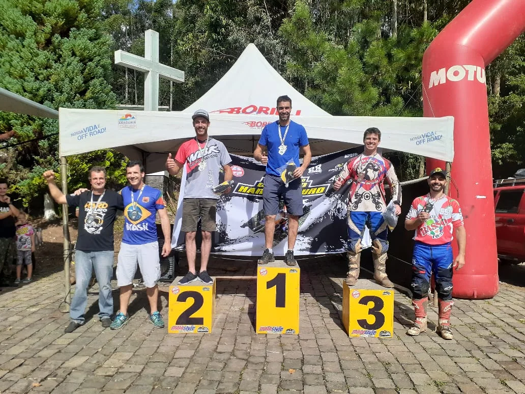 Imagem Abertura do Gaúcho de Hard Enduro mostra boas disputas nas trilhas de Caxias do Sul.