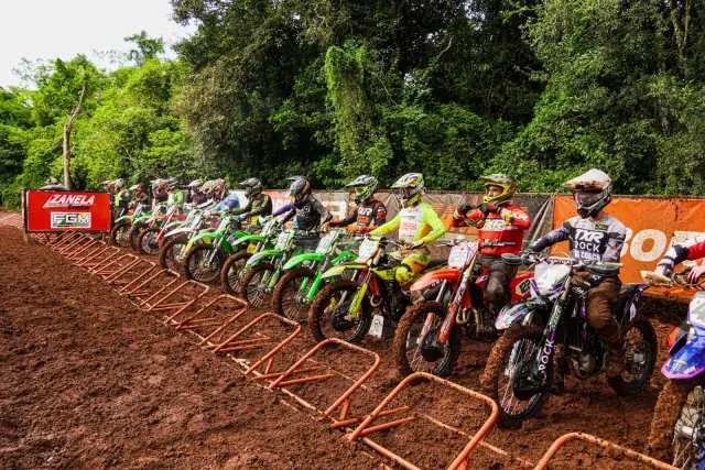Imagem Pista molhada e muita emoção marcaram o domingo da 2ª etapa do Gaúcho de Motocross em Horizontina